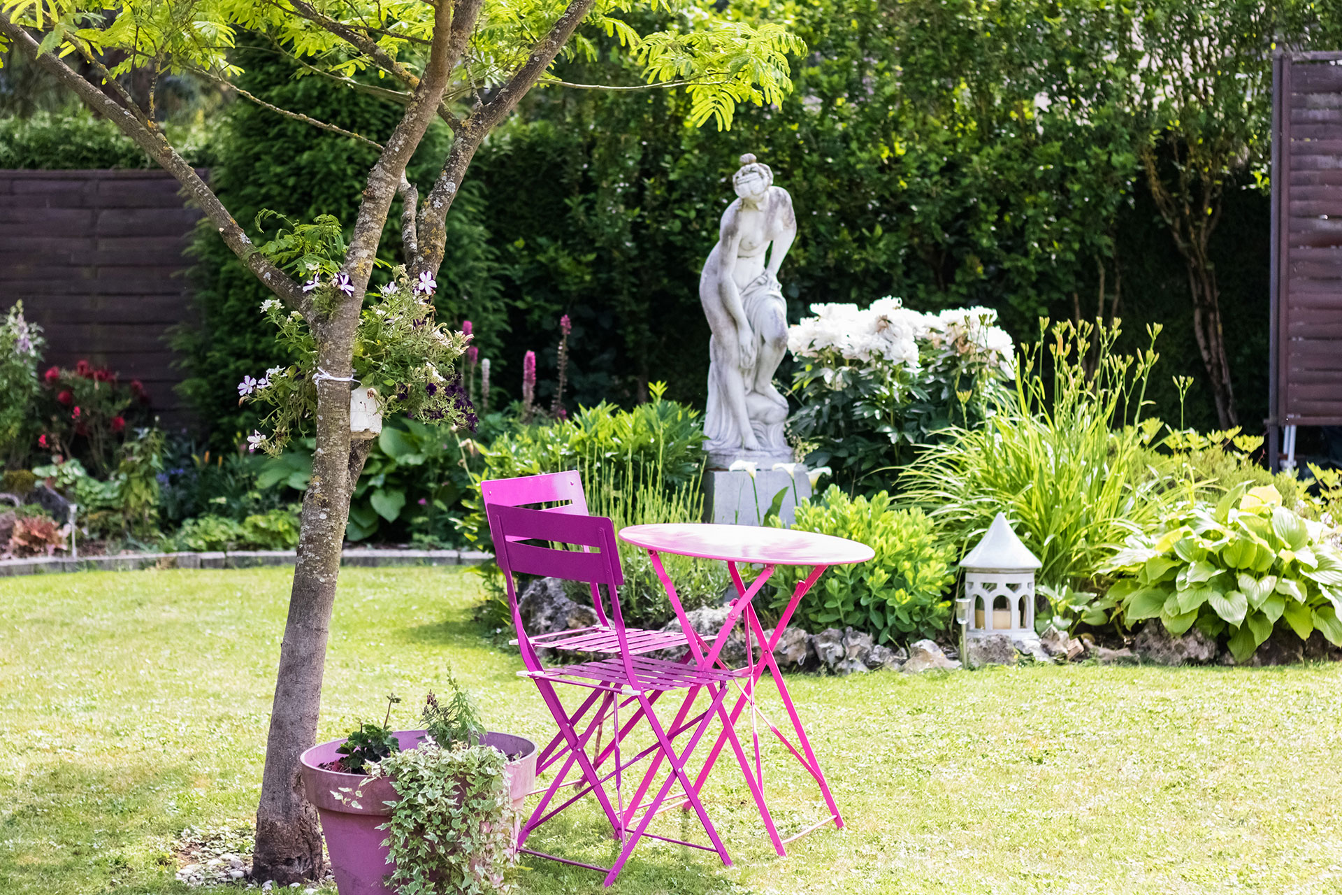 Table dans le jardin